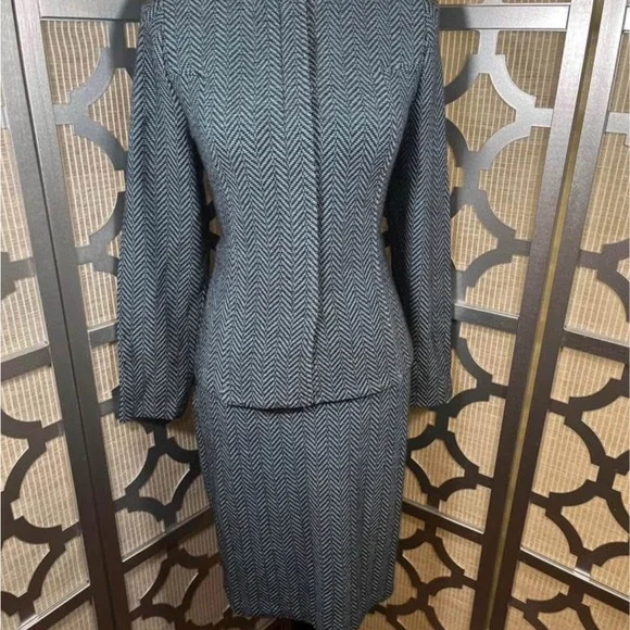 Blue Herringbone St. John Skirt Suit Size 8 Jacket and Skirt
